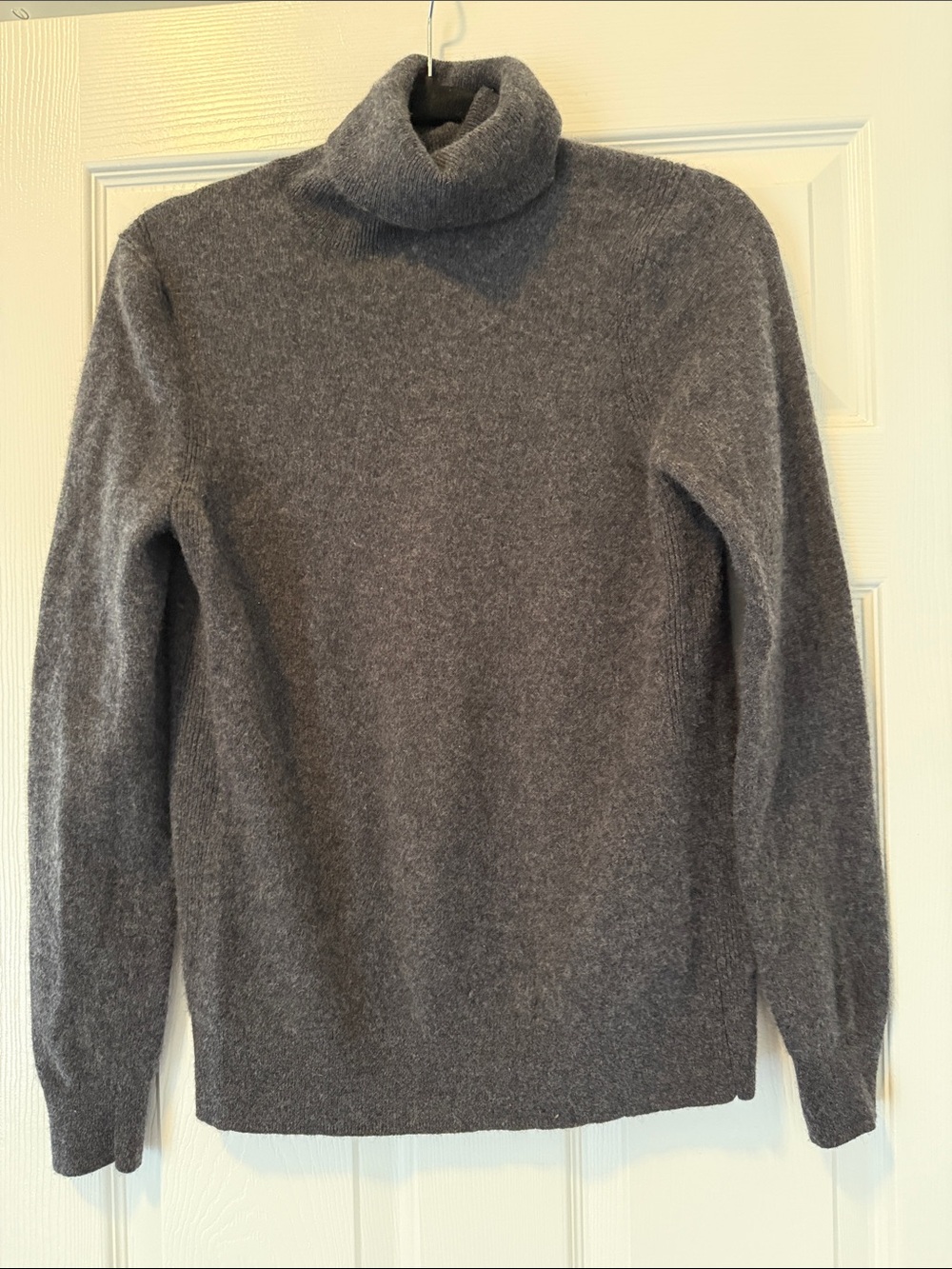 Saks Fifth Avenue 100% Cashmere Charcoal Gray Turtleneck Sweater